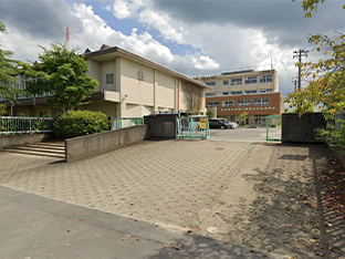 東小学校